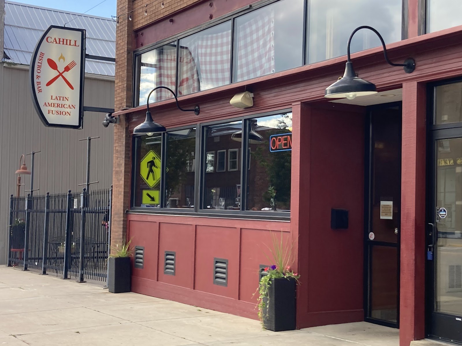 Cahill Bistro & Bar