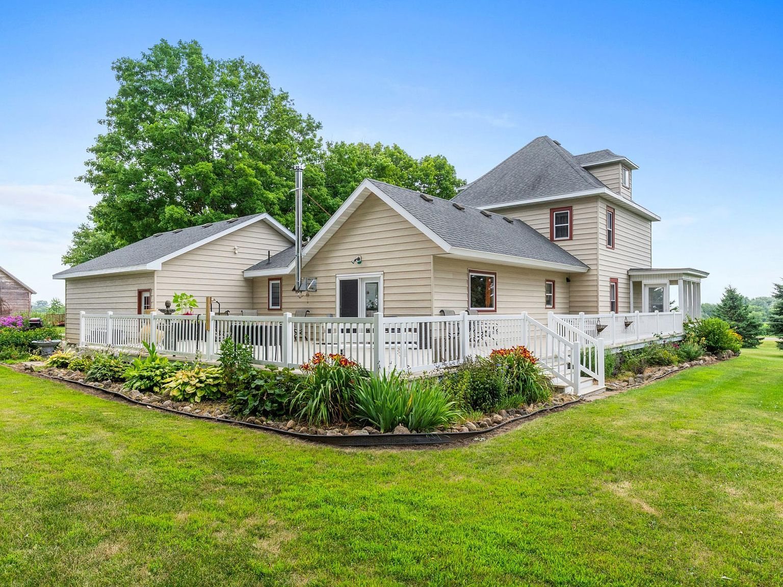6321 County Road 11 Blvd, Kenyon, MN 55946, photo 4