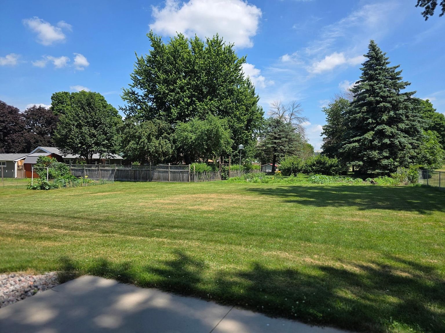 411 Bullis St, Kenyon, MN 55946, photo 2