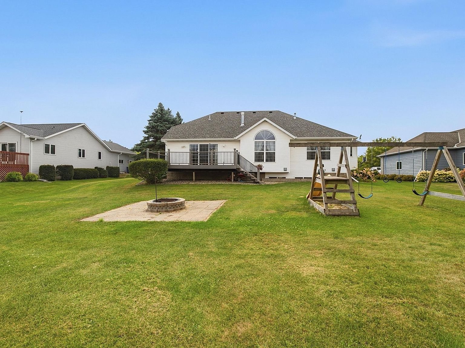 109 Anglewood Dr, Kenyon, MN 55946, photo 3