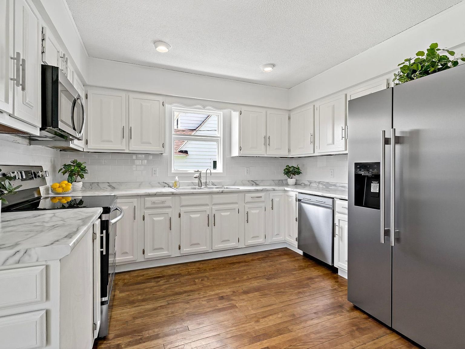 615 1st St, Kenyon, MN 55946, photo 2